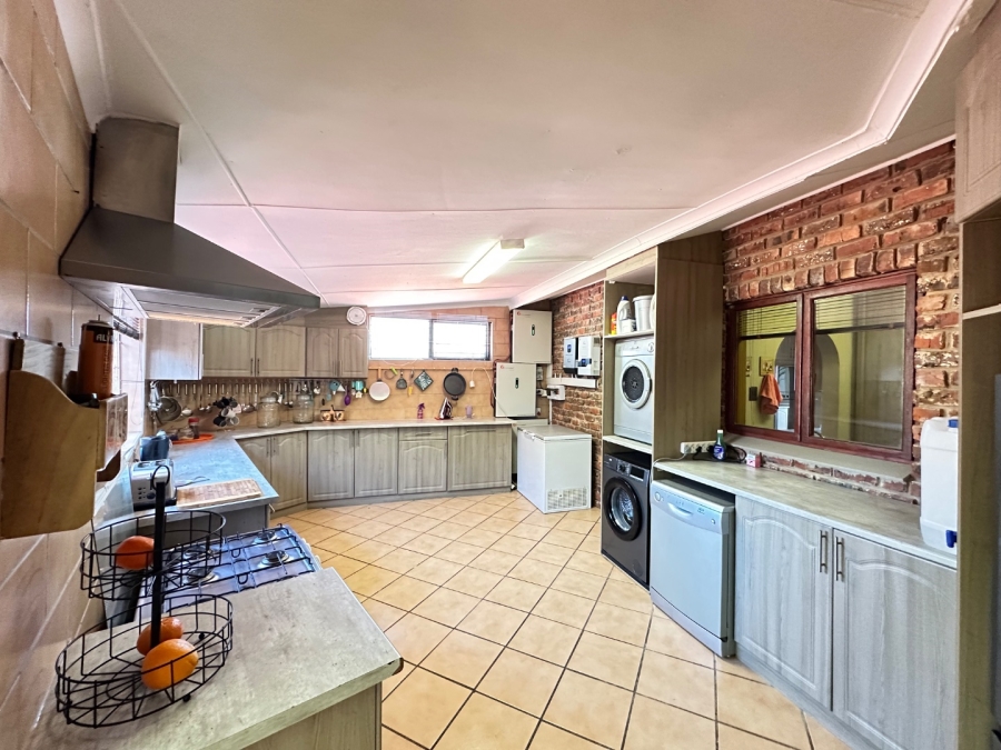 6 Bedroom Property for Sale in Heiderand Western Cape